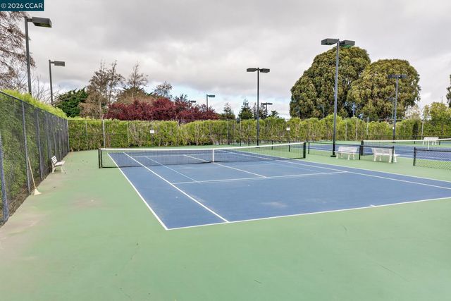 161 Marina Lakes Dr, Richmond, CA 94804