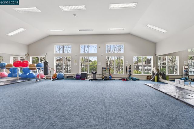 161 Marina Lakes Dr, Richmond, CA 94804