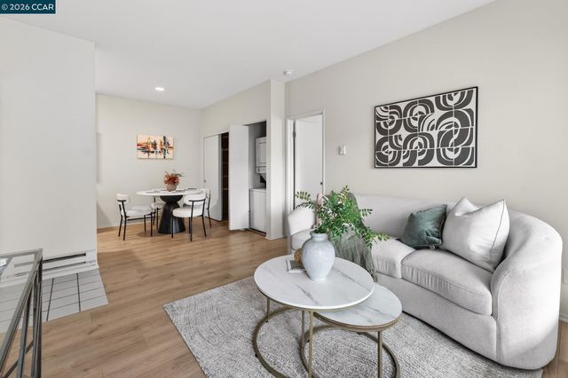 161 Marina Lakes Dr, Richmond, CA 94804