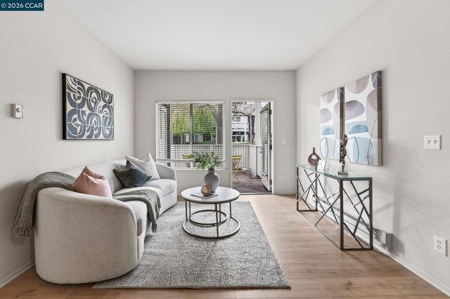 161 Marina Lakes Dr, Richmond, CA 94804