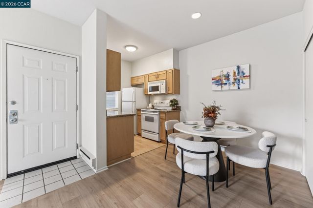 161 Marina Lakes Dr, Richmond, CA 94804