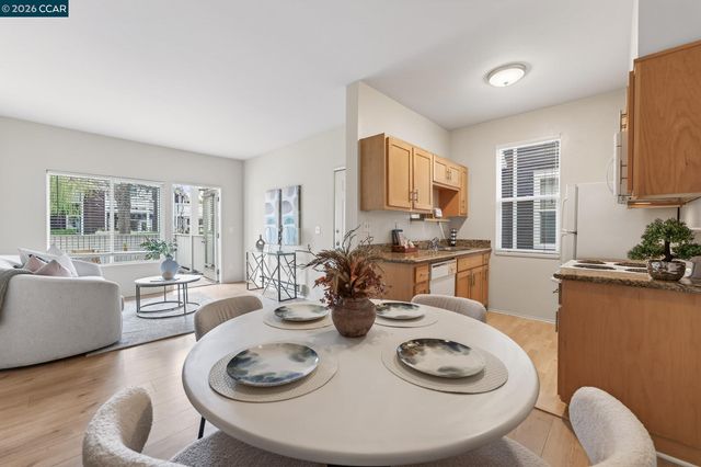 161 Marina Lakes Dr, Richmond, CA 94804