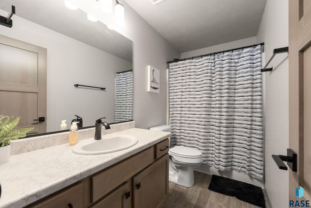 6205 S Dublin Ave Avenue, Sioux Falls, SD 57106