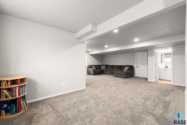 6205 S Dublin Ave Avenue, Sioux Falls, SD 57106