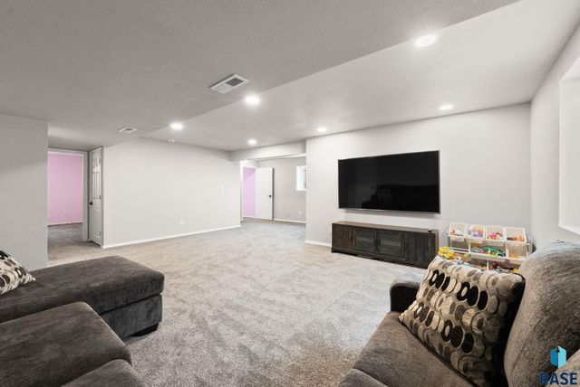 6205 S Dublin Ave Avenue, Sioux Falls, SD 57106