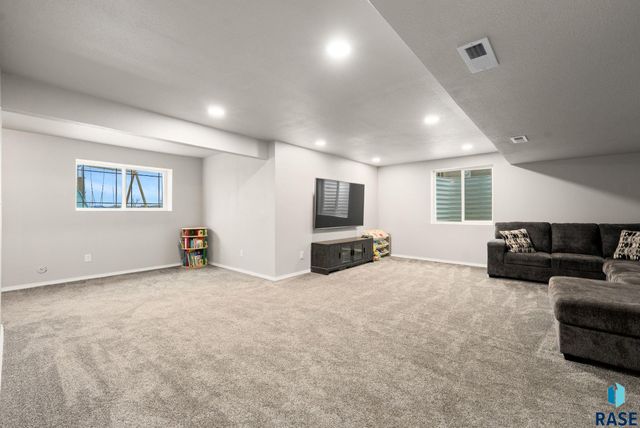 6205 S Dublin Ave Avenue, Sioux Falls, SD 57106