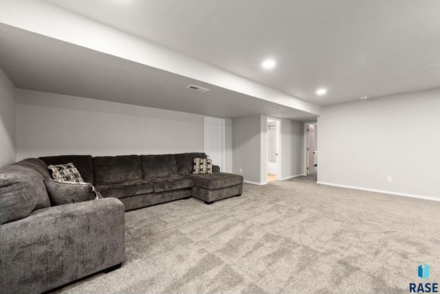 6205 S Dublin Ave Avenue, Sioux Falls, SD 57106