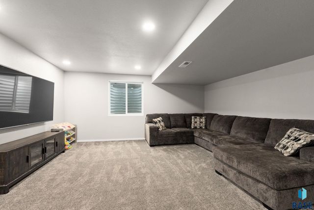 6205 S Dublin Ave Avenue, Sioux Falls, SD 57106