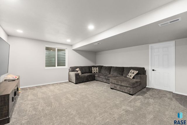 6205 S Dublin Ave Avenue, Sioux Falls, SD 57106