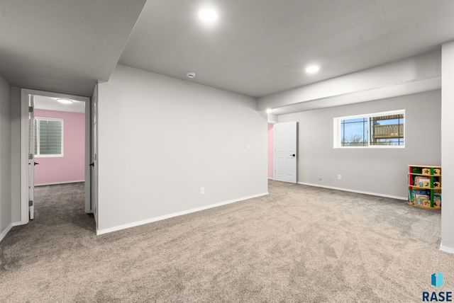 6205 S Dublin Ave Avenue, Sioux Falls, SD 57106