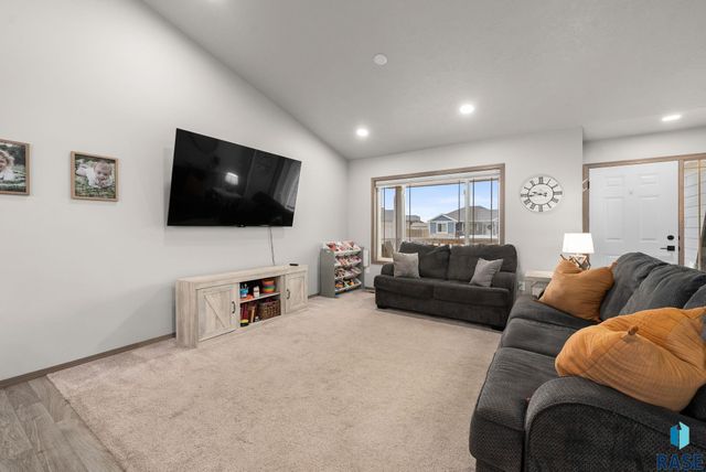 6205 S Dublin Ave Avenue, Sioux Falls, SD 57106