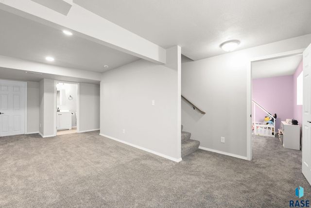 6205 S Dublin Ave Avenue, Sioux Falls, SD 57106