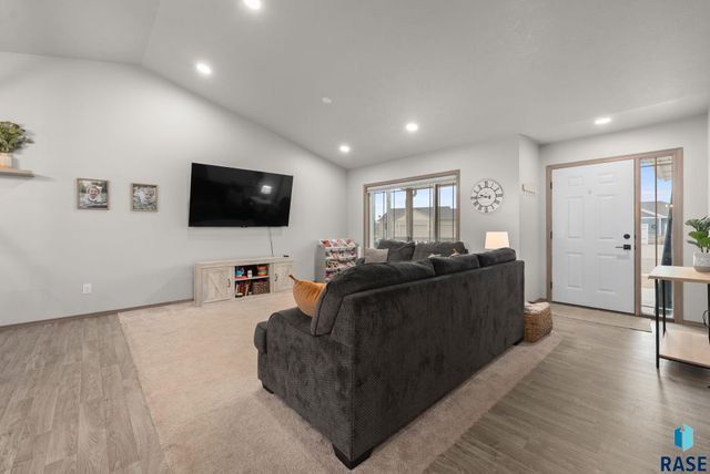 6205 S Dublin Ave Avenue, Sioux Falls, SD 57106