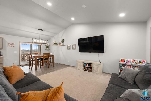 6205 S Dublin Ave Avenue, Sioux Falls, SD 57106