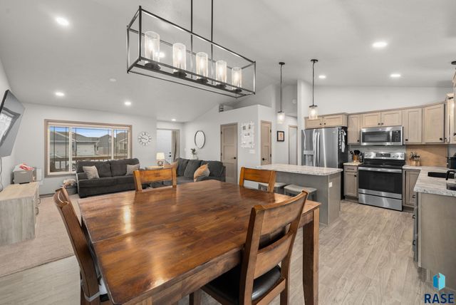 6205 S Dublin Ave Avenue, Sioux Falls, SD 57106