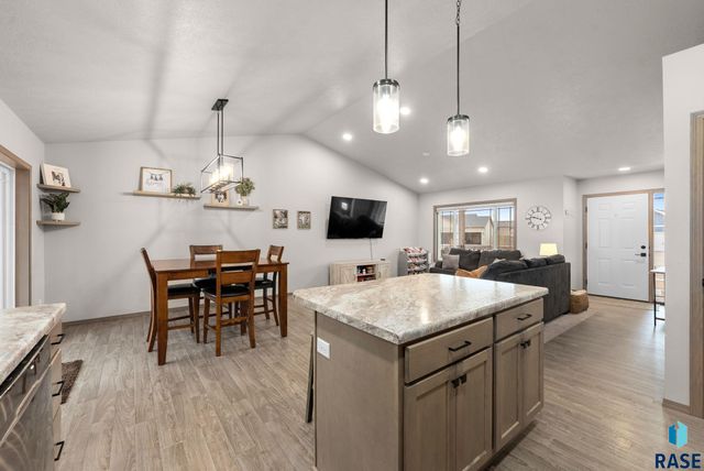 6205 S Dublin Ave Avenue, Sioux Falls, SD 57106