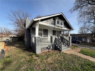 1915 S Overton Avenue, Independence, MO 64052
