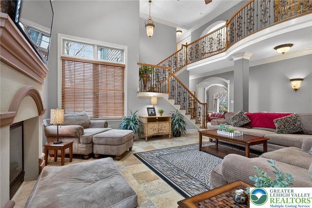 45 Crest Boulevard, Palmer Twp, PA 18045