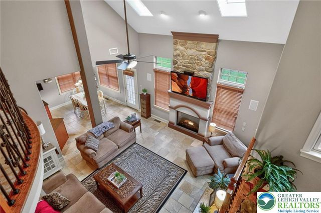 45 Crest Boulevard, Palmer Twp, PA 18045