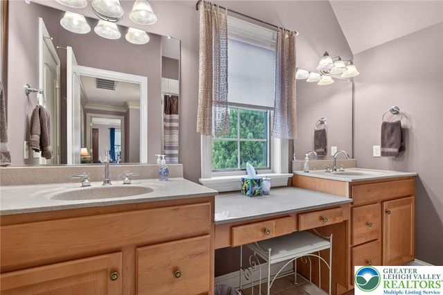 45 Crest Boulevard, Palmer Twp, PA 18045