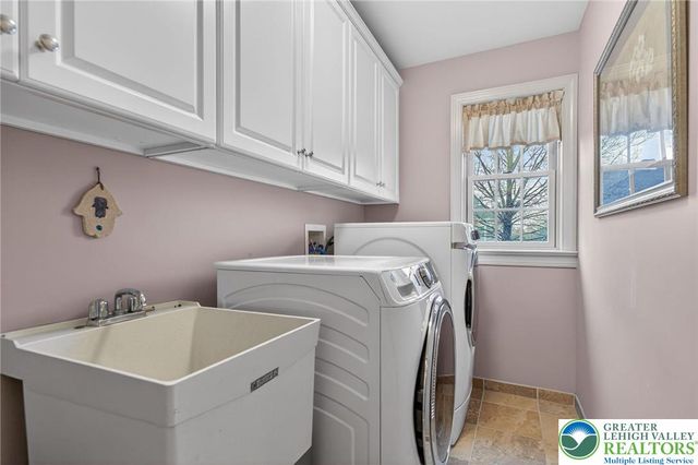 45 Crest Boulevard, Palmer Twp, PA 18045