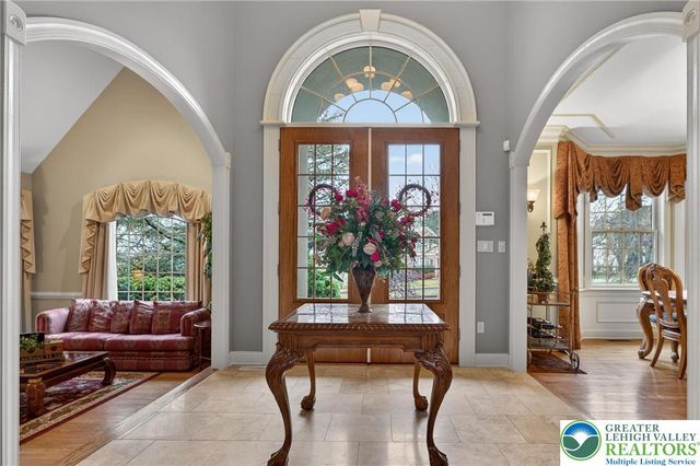 45 Crest Boulevard, Palmer Twp, PA 18045