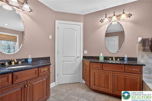 45 Crest Boulevard, Palmer Twp, PA 18045