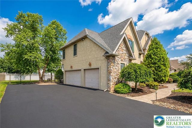 45 Crest Boulevard, Palmer Twp, PA 18045