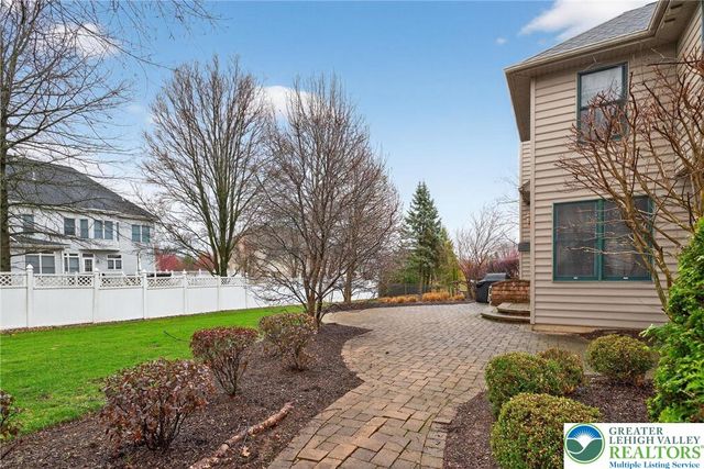 45 Crest Boulevard, Palmer Twp, PA 18045