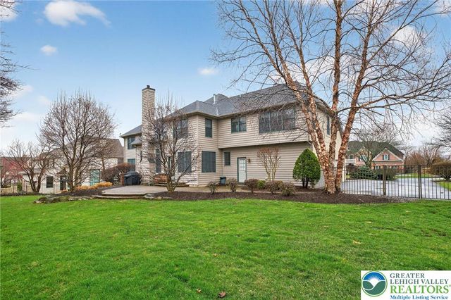 45 Crest Boulevard, Palmer Twp, PA 18045
