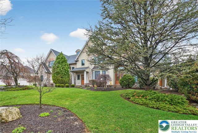 45 Crest Boulevard, Palmer Twp, PA 18045