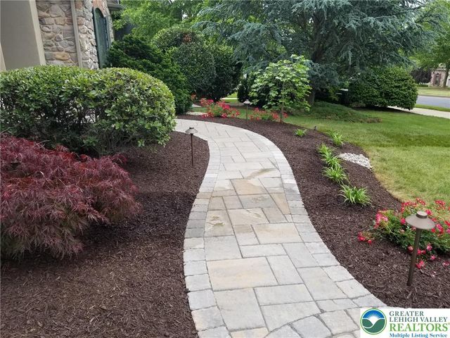 45 Crest Boulevard, Palmer Twp, PA 18045