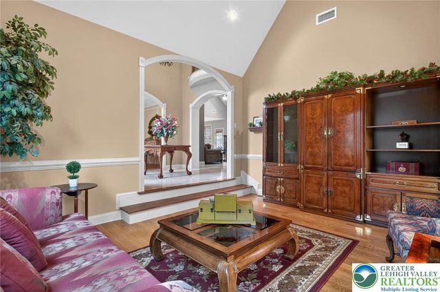 45 Crest Boulevard, Palmer Twp, PA 18045