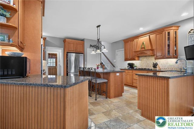 45 Crest Boulevard, Palmer Twp, PA 18045