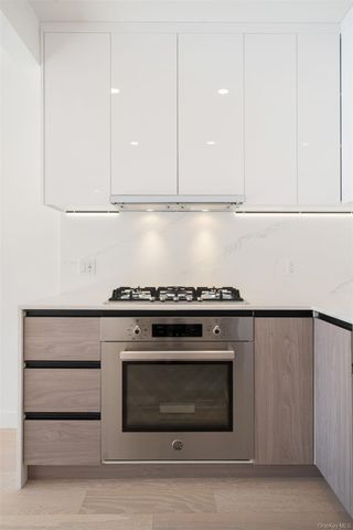 144-49 Northern Blvd 213, Flushing, NY 11354