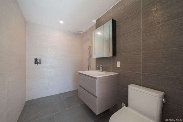 144-49 Northern Blvd 213, Flushing, NY 11354