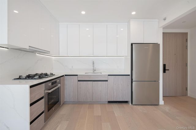 144-49 Northern Blvd 213, Flushing, NY 11354