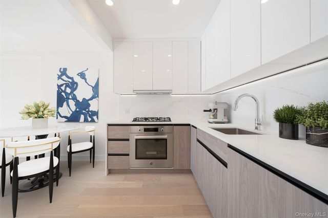 144-49 Northern Blvd 213, Flushing, NY 11354