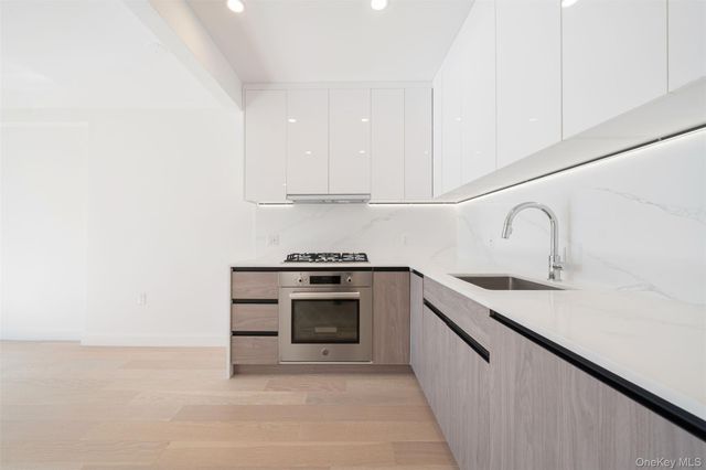 144-49 Northern Blvd 213, Flushing, NY 11354