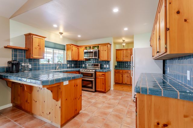 155 Eagle Creek Court, Atascadero, CA 93422