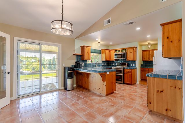 155 Eagle Creek Court, Atascadero, CA 93422