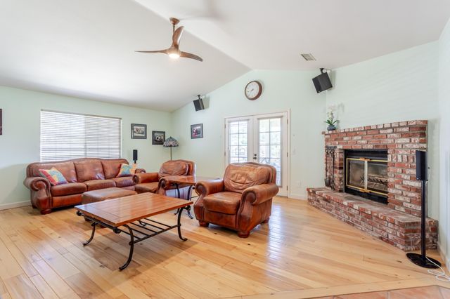 155 Eagle Creek Court, Atascadero, CA 93422