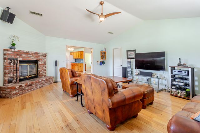 155 Eagle Creek Court, Atascadero, CA 93422
