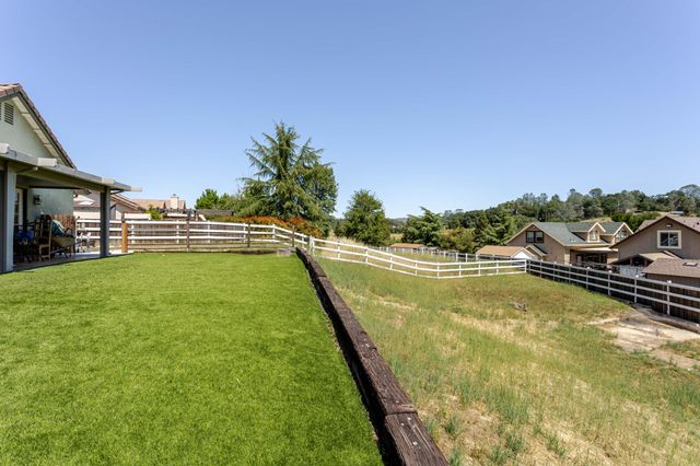 155 Eagle Creek Court, Atascadero, CA 93422