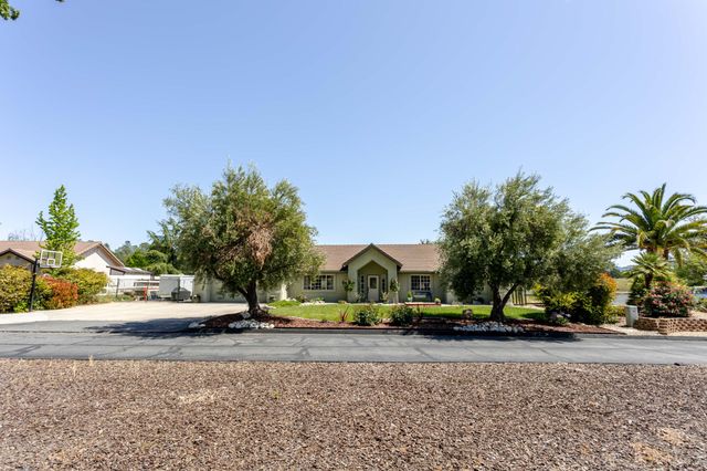 155 Eagle Creek Court, Atascadero, CA 93422