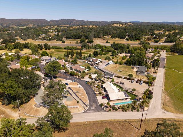 155 Eagle Creek Court, Atascadero, CA 93422