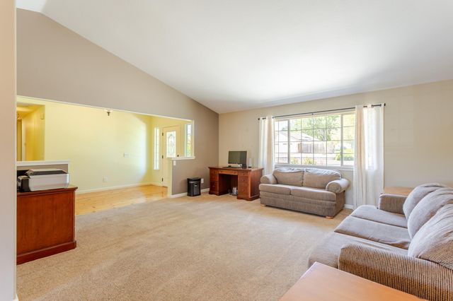 155 Eagle Creek Court, Atascadero, CA 93422