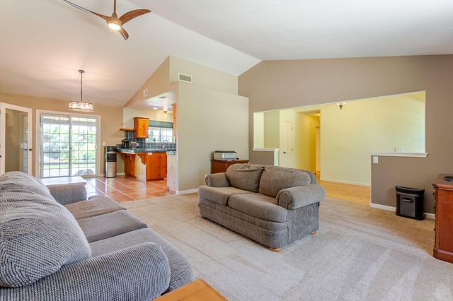 155 Eagle Creek Court, Atascadero, CA 93422