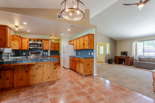 155 Eagle Creek Court, Atascadero, CA 93422