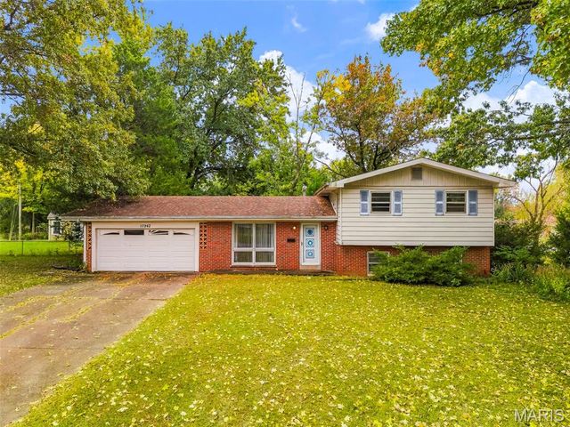 10942 Ridgecrest Drive, St Ann, MO 63074